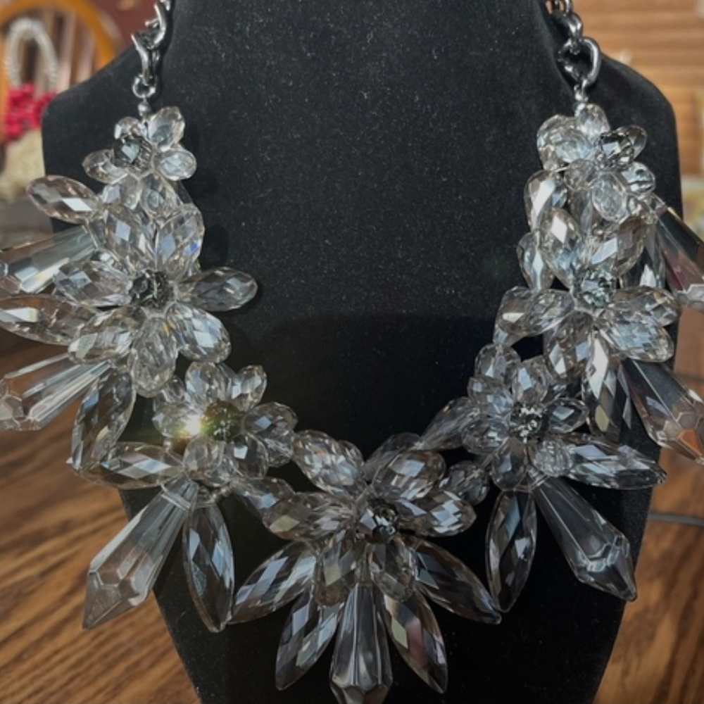 Signed NATASHA Couture Faceted Glass Smokey Crystal Statement Necklace - Picture 8 of 9
